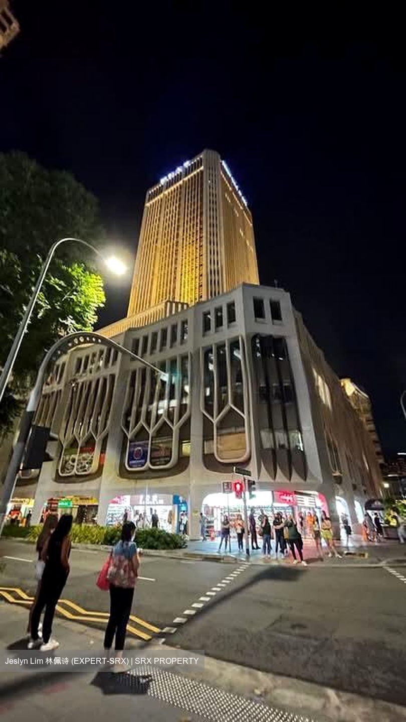 Peninsula Shopping Complex (D6), Retail #592845451